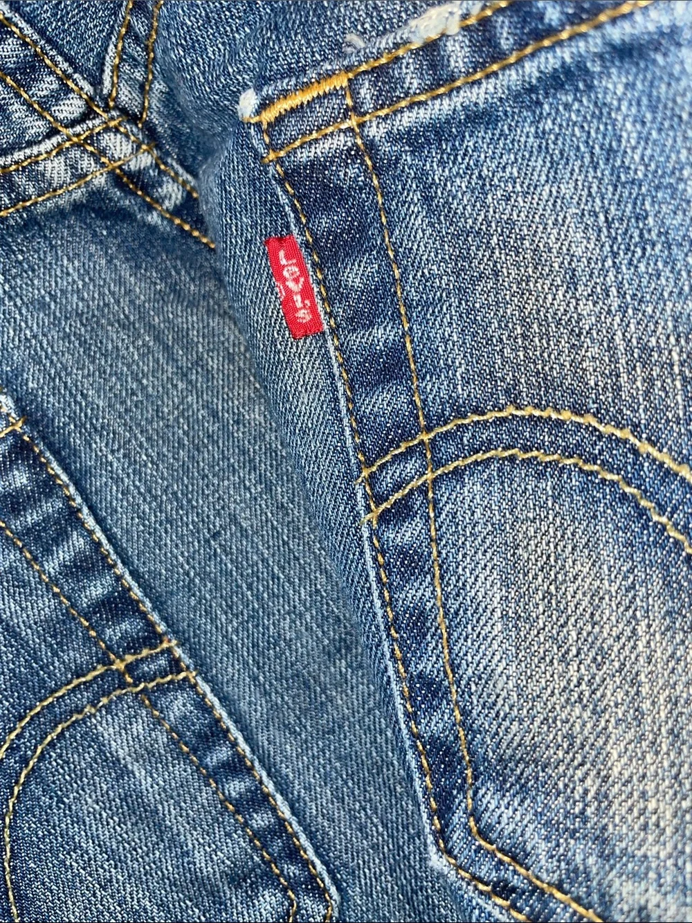 Men’s 501 LEVI Jeans Straight Keg Cut & Button Fly Closure Sz 29/30 Blue Denim